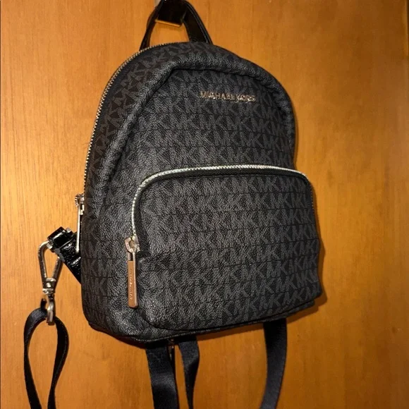 •MICHAEL KORS•BLACK & GRAY MK LOGO ERIN CONVERTIBLE SMALL MINI BACKPACK EUC - Picture 8 of 12